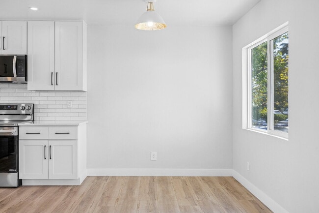 Building Photo - ***OPEN HOUSE - Friday 8/29 - 4-6pm***