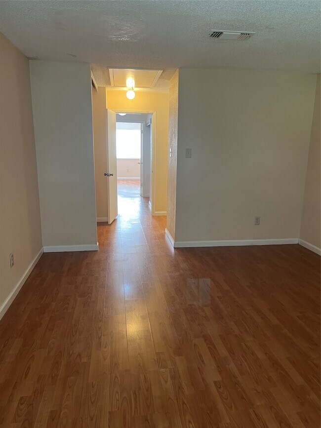 Building Photo - 13037 Leader St