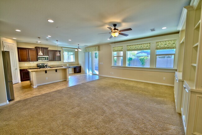 Building Photo - 3941 E Palo Verde St