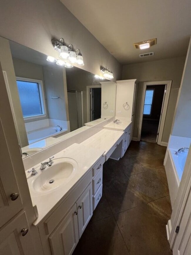 Building Photo - 2568 Middletowne Dr