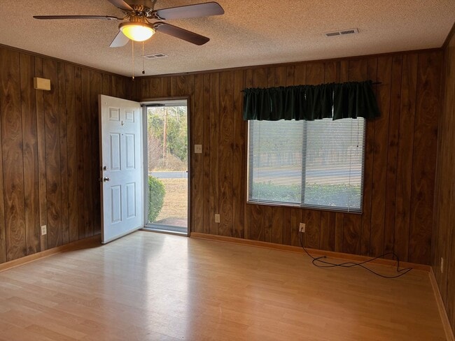 Building Photo - 1448