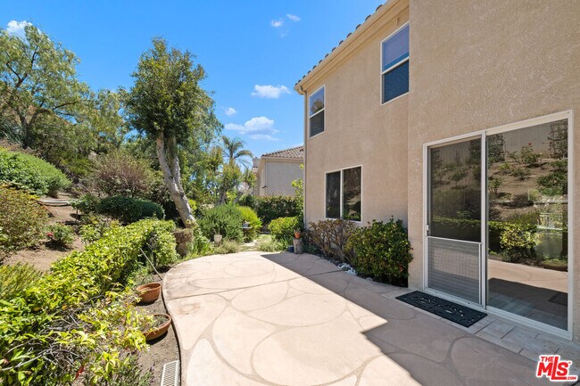 Building Photo - 682 Palisades Dr