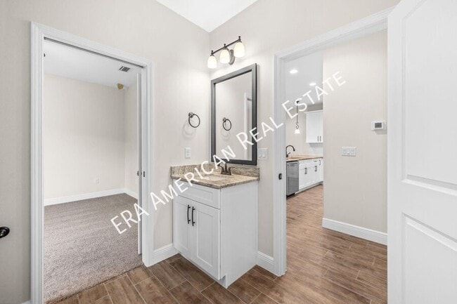Building Photo - 727 Fairview Dr