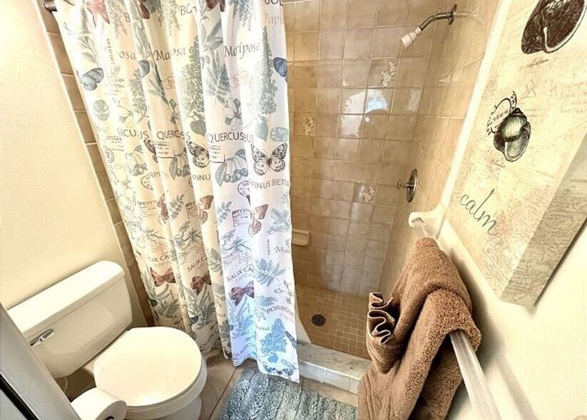 Building Photo - Lovely FURNISHED Condo in Rock Dove Community
