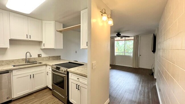 Building Photo - AVAILABLE NOW! Spacious 3-Bedroom, 2-Bath Corner-end Split-level Unit in Kaneohe with 1 Assigned ...