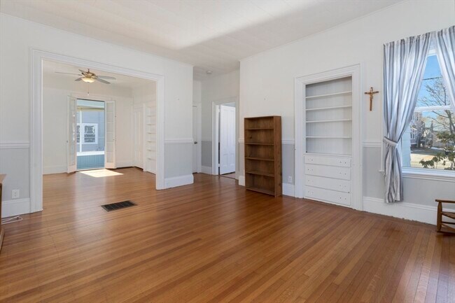 Building Photo - 128 Woburn St