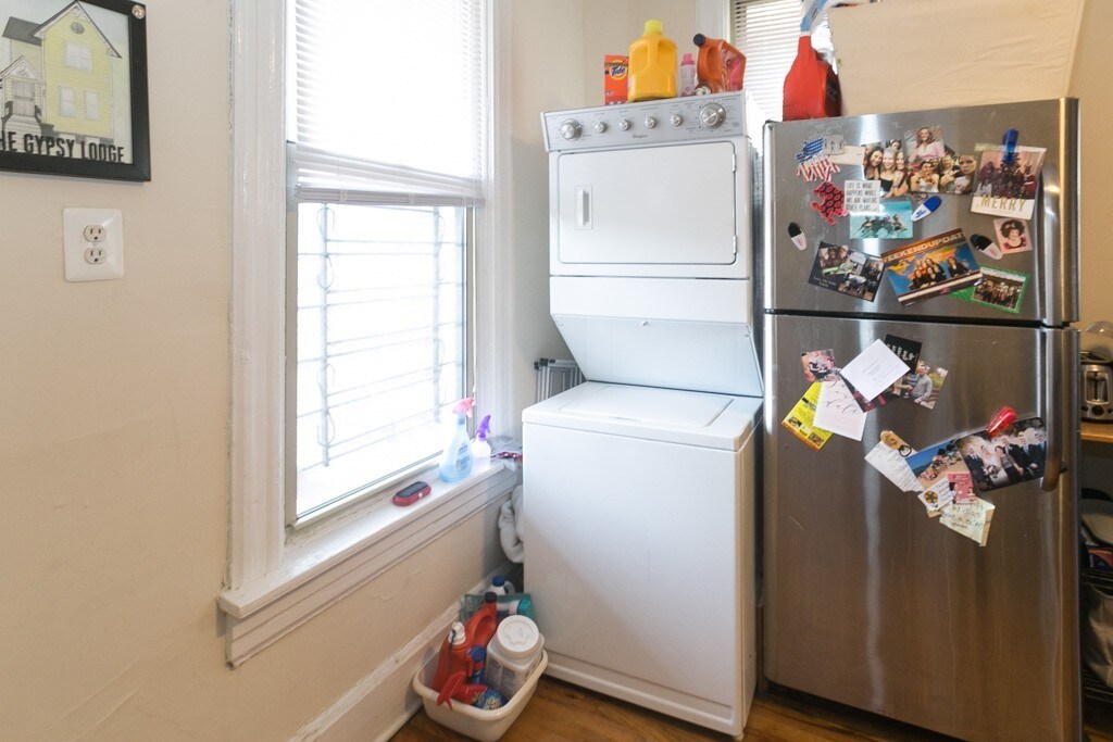 Building Photo - 2137 N Sheffield Ave