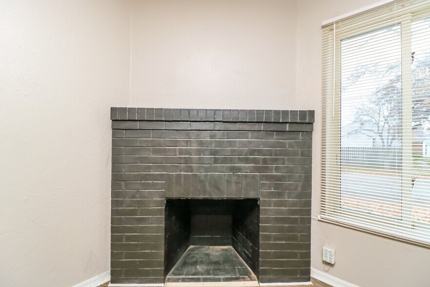 Building Photo - 6575 Julian Ave