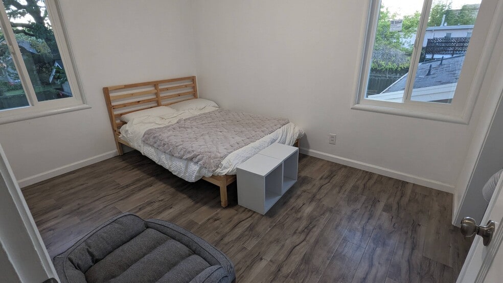 Building Photo - 2096 Yale St