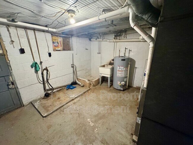 Building Photo - 474 Spang Ave