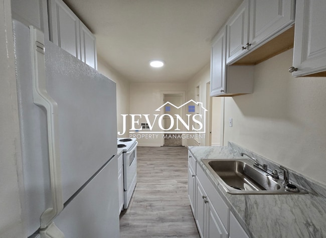 Building Photo - 201 N 6th St