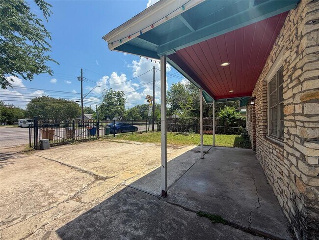 Building Photo - 1412 Vargas Rd