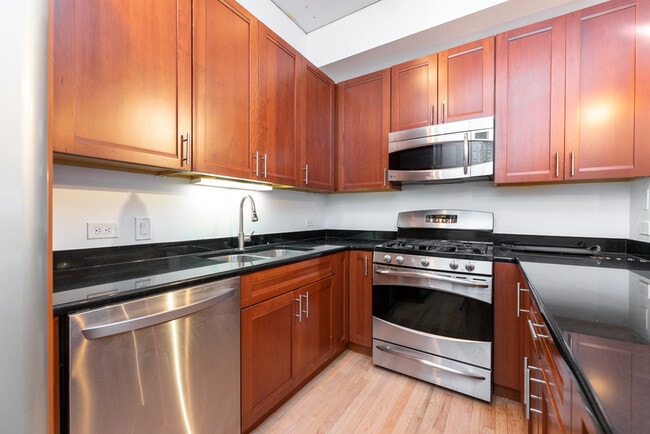 Building Photo - 939 W Huron St