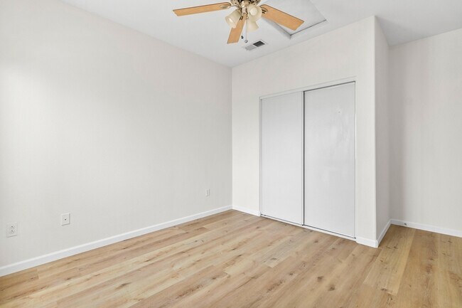 Building Photo - 308 Island Way