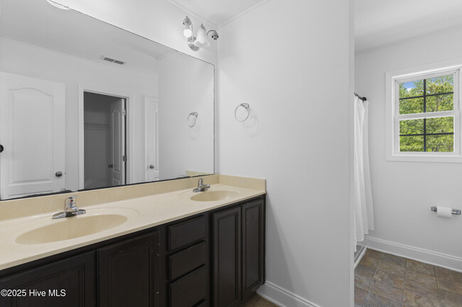 Building Photo - 104 Wild Blossom Dr