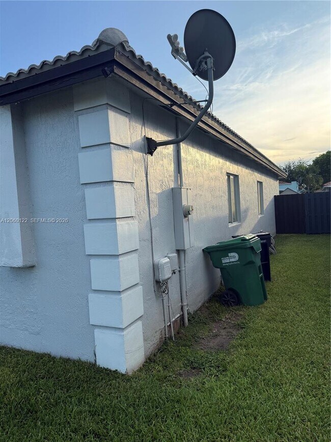 Building Photo - 9128 SW 162nd Pl