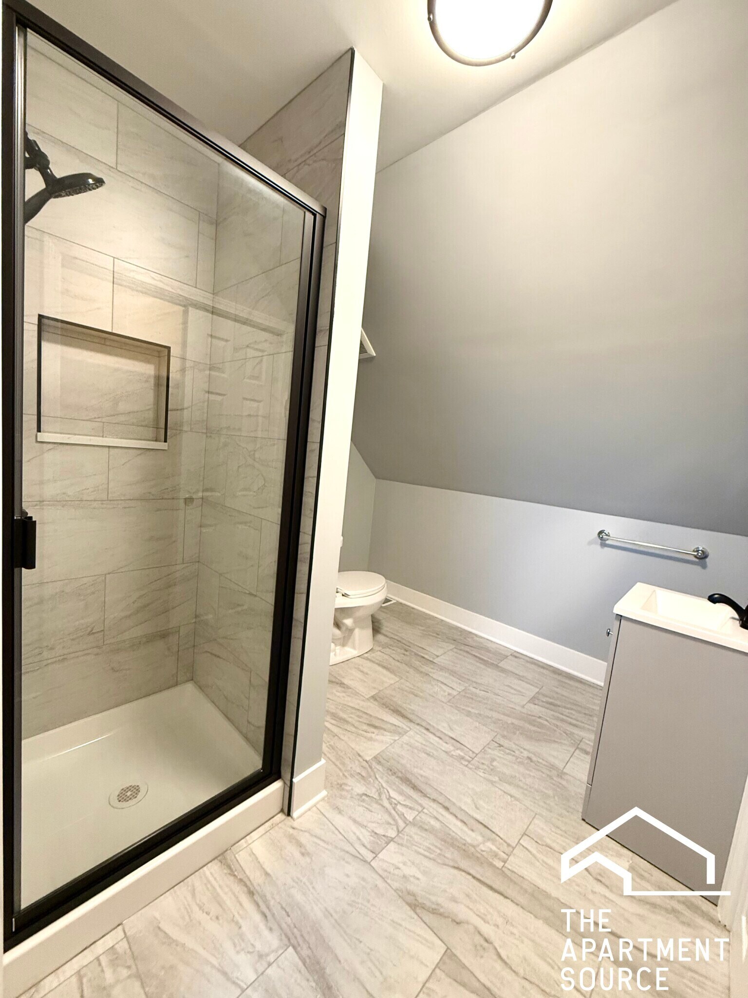 Building Photo - 942 N Elston Ave