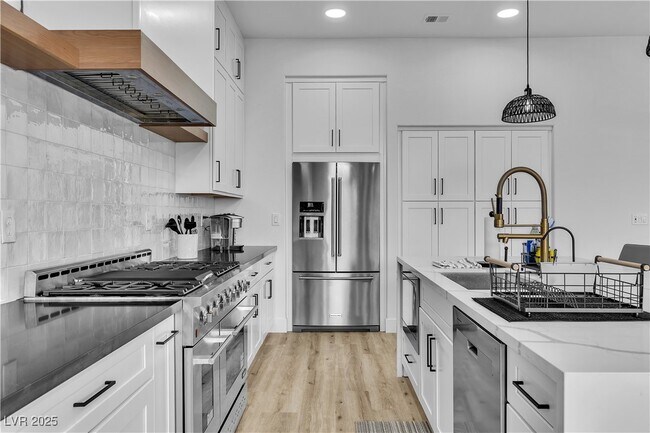 Building Photo - 9513 Villa Ridge Dr