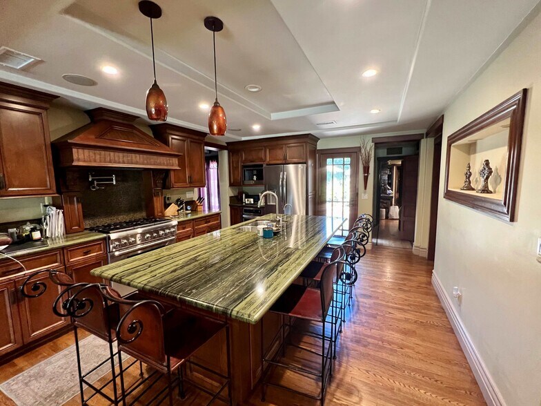 Building Photo - 1016 S Euclid Ave