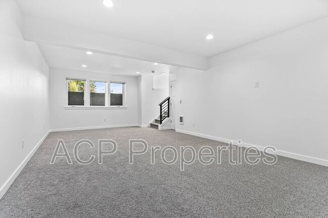 Building Photo - 1318 Bradley Ct