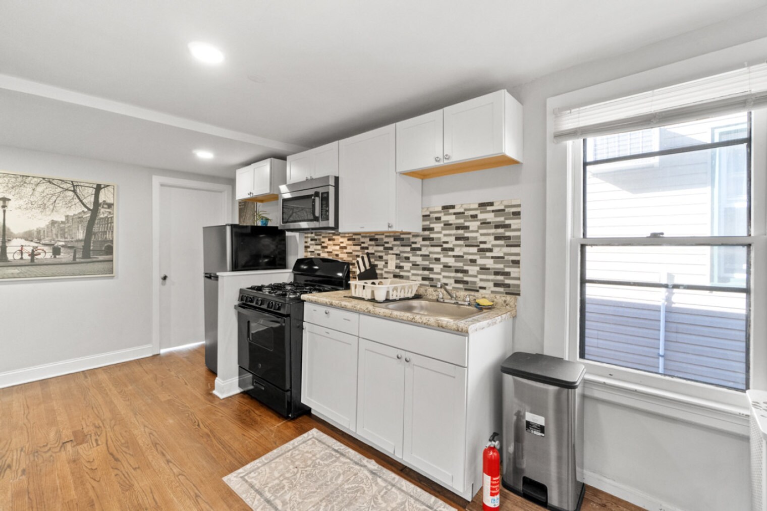 Building Photo - 9 W 51st St