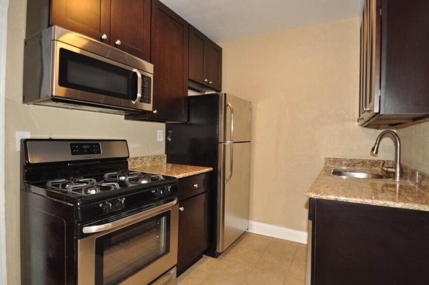 42" soft close cabinets - 1863 N Clarkson St