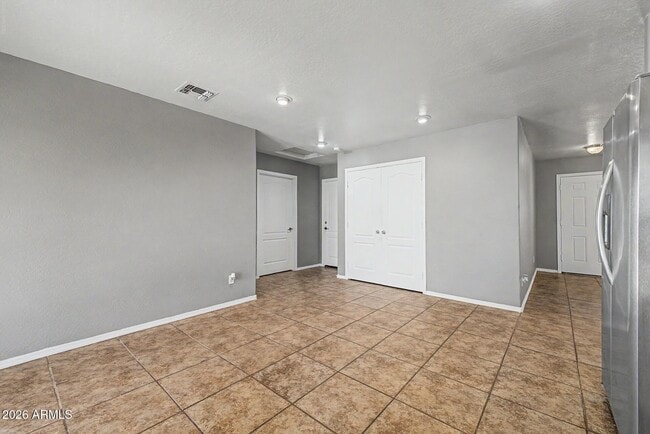 Building Photo - 11207 W Hopi St