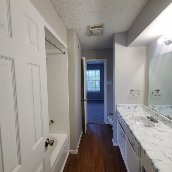 Building Photo - 137 S Las Vegas Trail