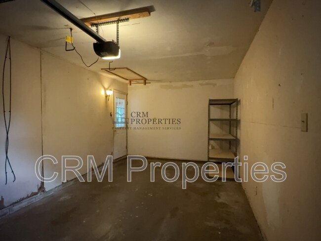 Building Photo - 5801 Peshewa Ct