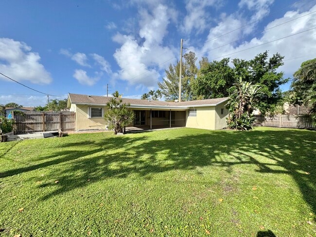 Building Photo - 200 SW 4th St