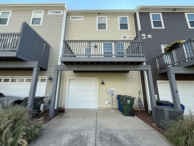 Building Photo - Stunning 3BD, 3.5BA Raleigh Townhome in th...