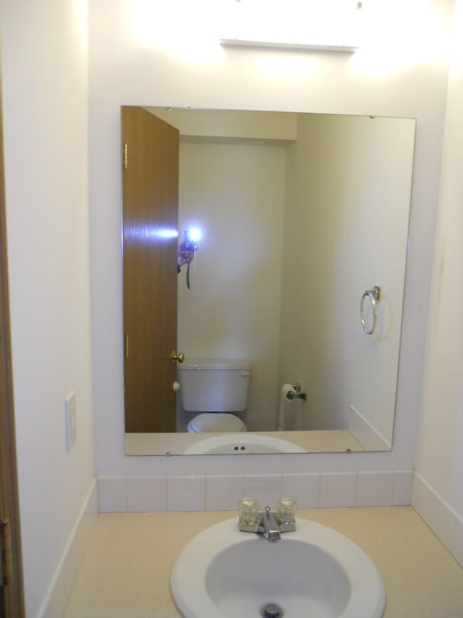 Building Photo - 322 Baker St