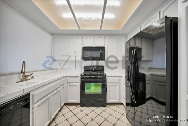 Building Photo - 1311 W Capitol Dr