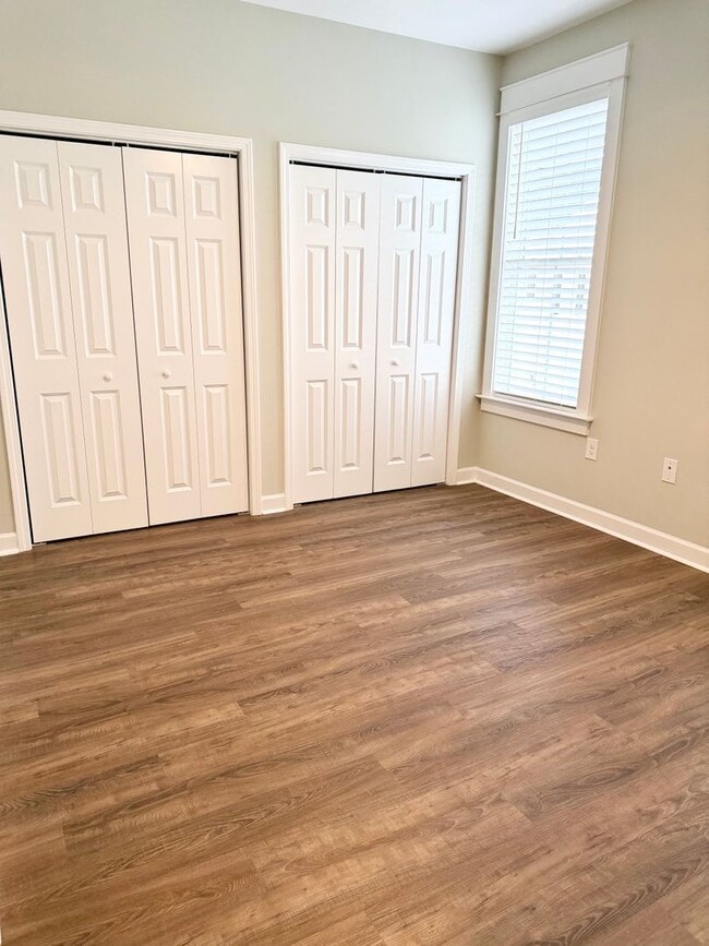 Building Photo - Upscale Townhome in Market Common! MOVE-IN READY!