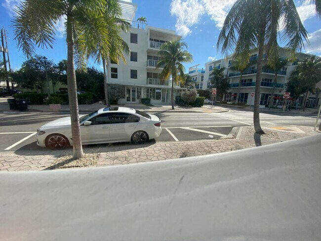 Building Photo - 112 Lake Ave