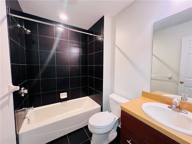 Building Photo - 131 Broxbourne Dr