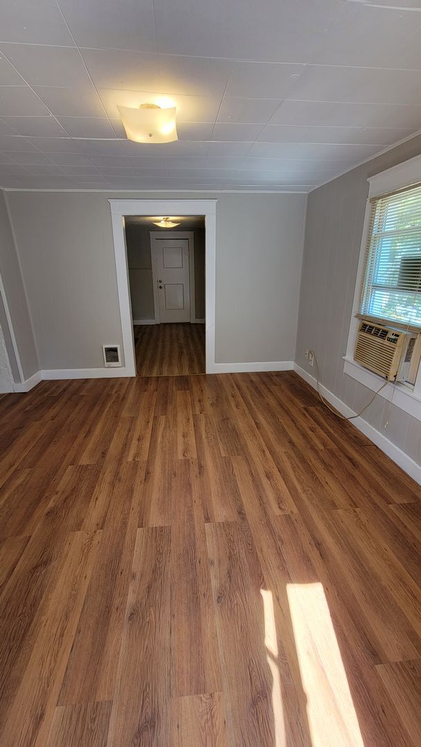 Building Photo - 2 bedroom | 1 bathroom | Entire HOME- Freshly painted!
