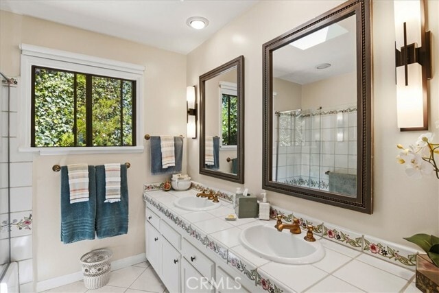 Building Photo - 27 N Vista De Catalina