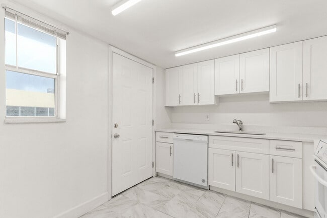 Building Photo - 4500 N Flagler Dr