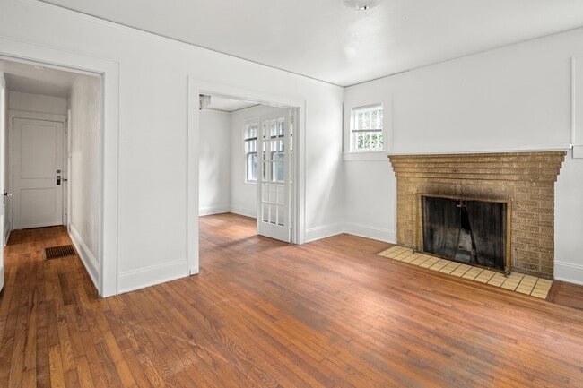 Building Photo - Charming Kenilworth Home