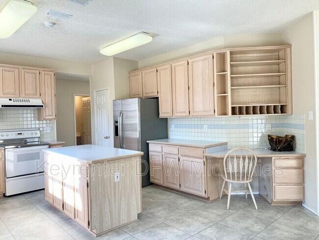 Building Photo - 2320 Kittyhawk Dr