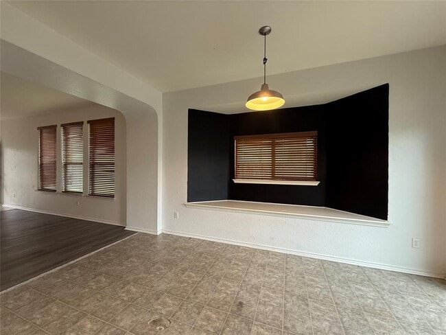 Building Photo - 1722 E Mesa Park Dr