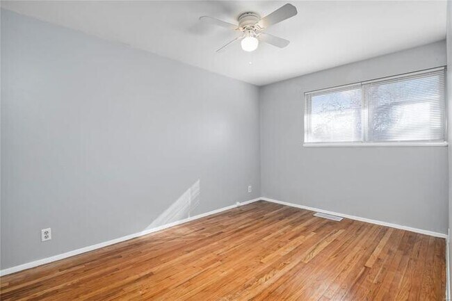 Building Photo - Fantastic 3bd/1ba home! Let yourself in!