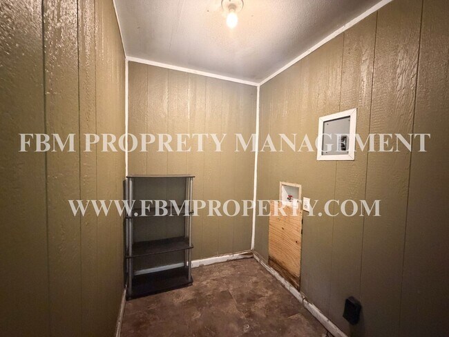 Building Photo - 3015 Winfield Dr