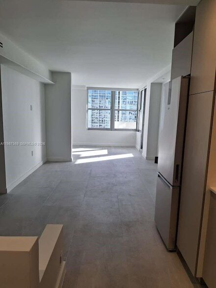 Building Photo - 2899 Collins Ave