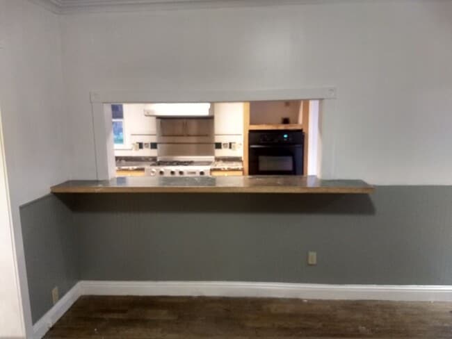 Building Photo - 6+ Bdrm Home Built 1895.  Close In.  With Pastures.