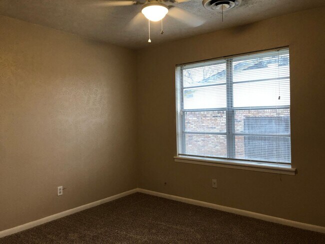 Building Photo - Coming Soon Spacious 3 Bedroom 2 Bath Home in Southwest Fort Worth