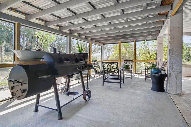 Building Photo - Ranch on 6 Acres