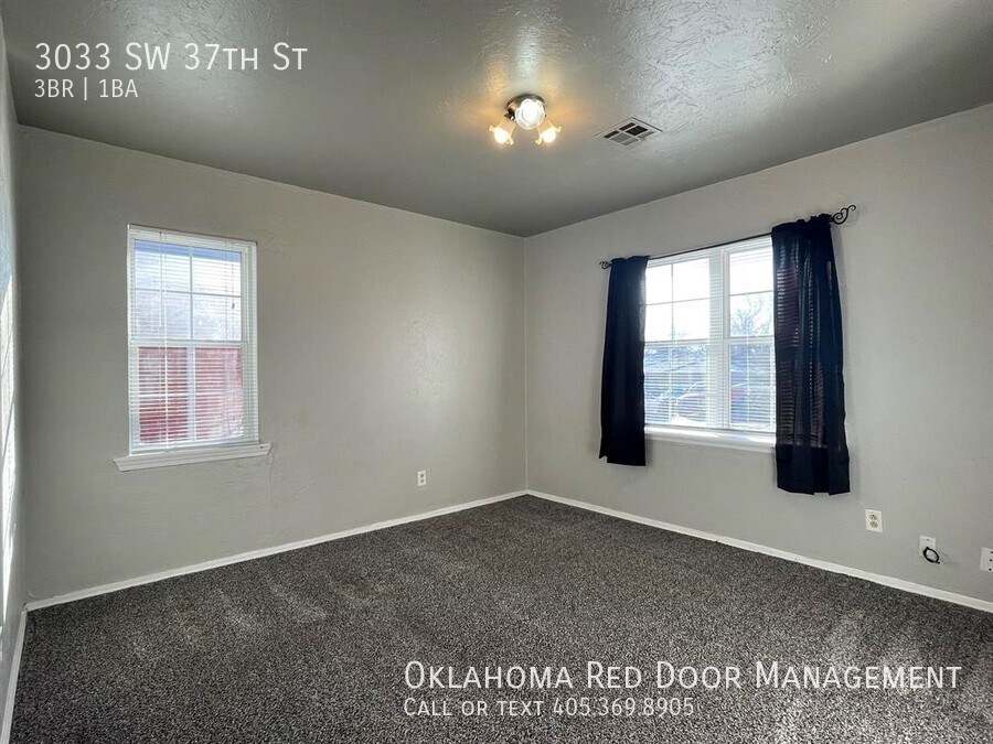 Building Photo - 3033 SW 37th St