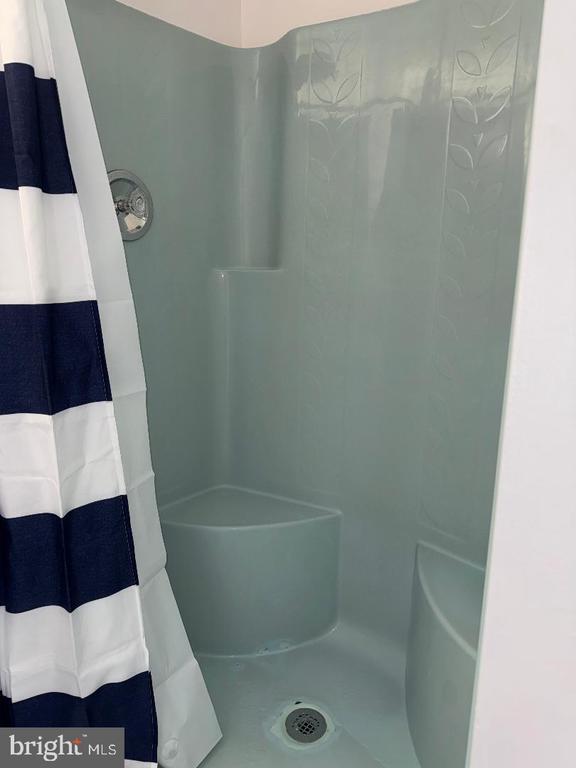 Building Photo - 6 N Main St